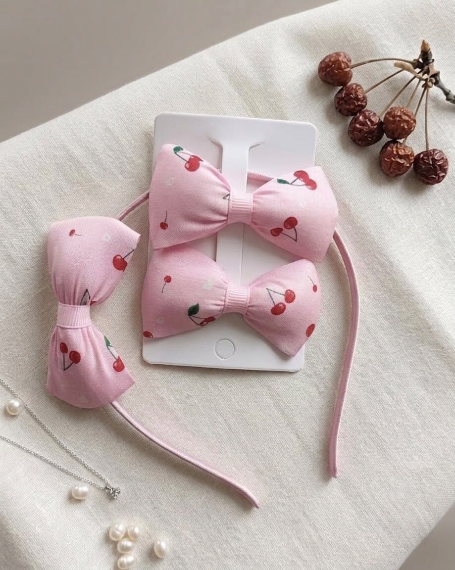 Fiyonk Figürlü Kiraz Desenli Pembe Renk Taç ve 2'li Pens Çocuk Toka Seti